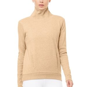 Alo Yoga sweatshirt never worn. Size L